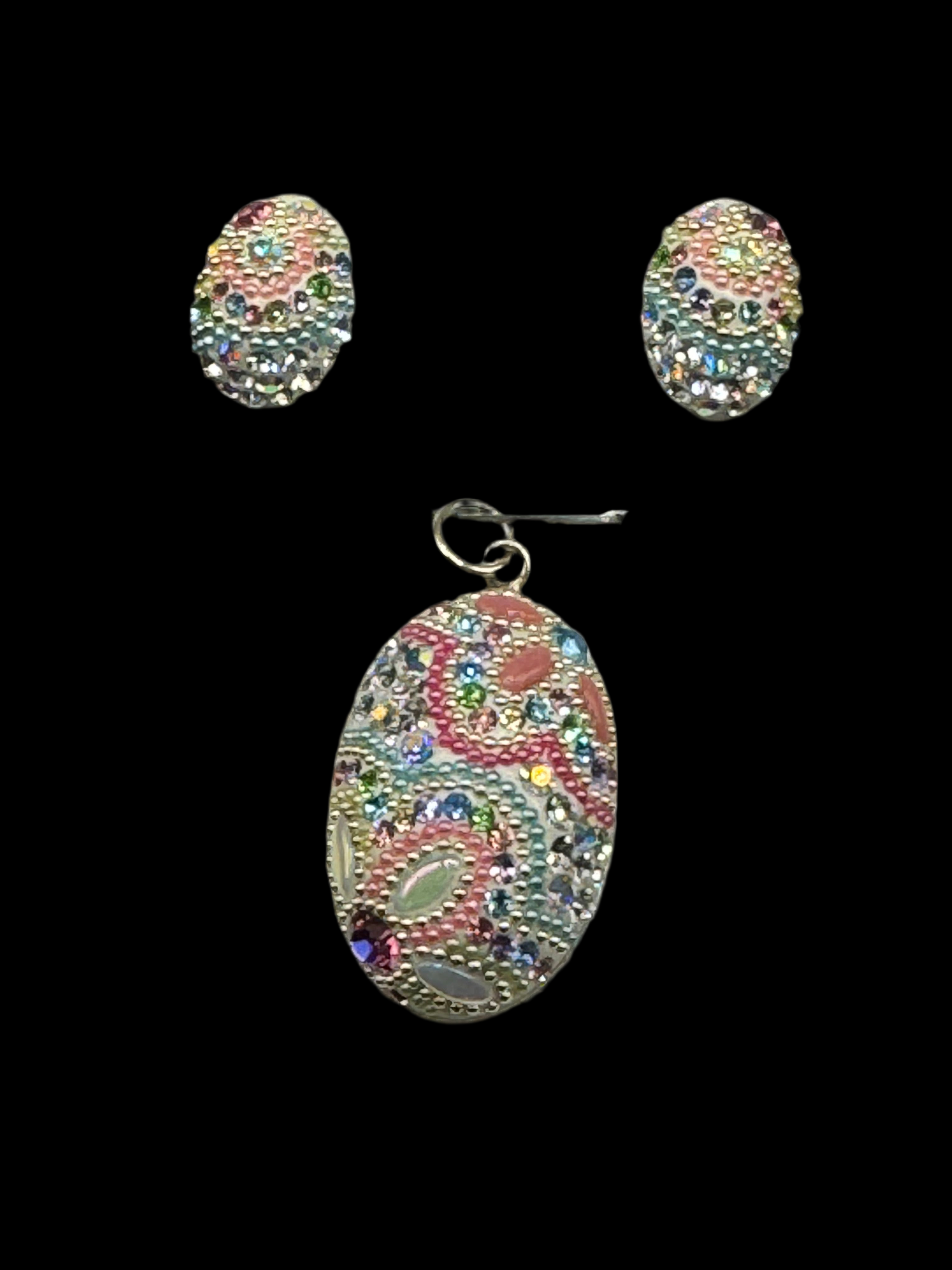 Brilliant Crystals Oval Pendant & Earrings . Soft rouge pinks .