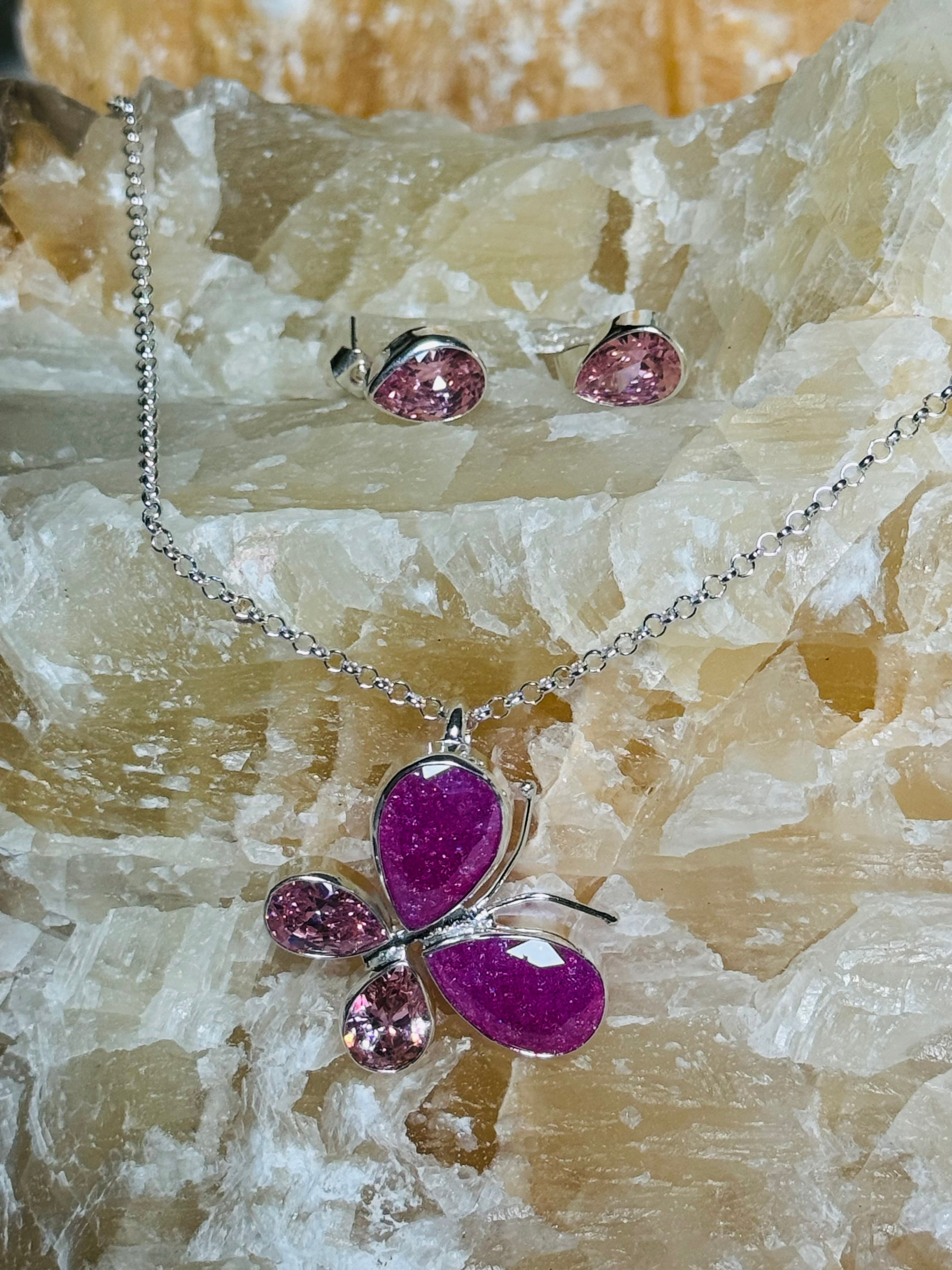 Pendant set