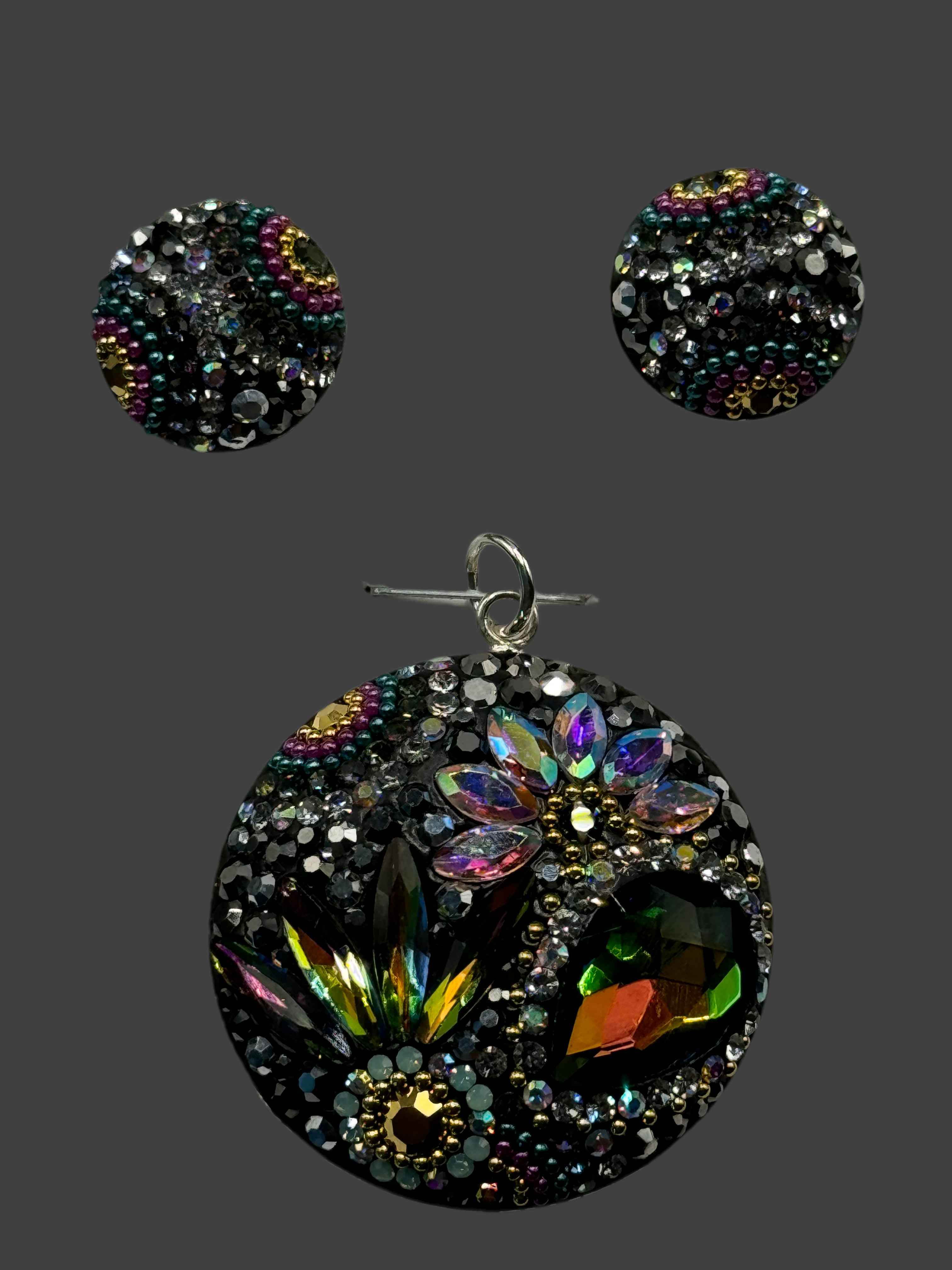 Medallion Circle Pendant & Earrings in green iridescent crystals .