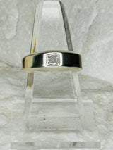 Sterling Silver Solitarie Crystal Band Ring.