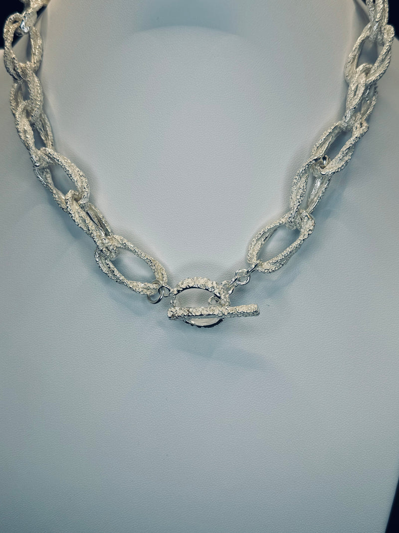 Silver Frosted Eloquent Chain Necklace .