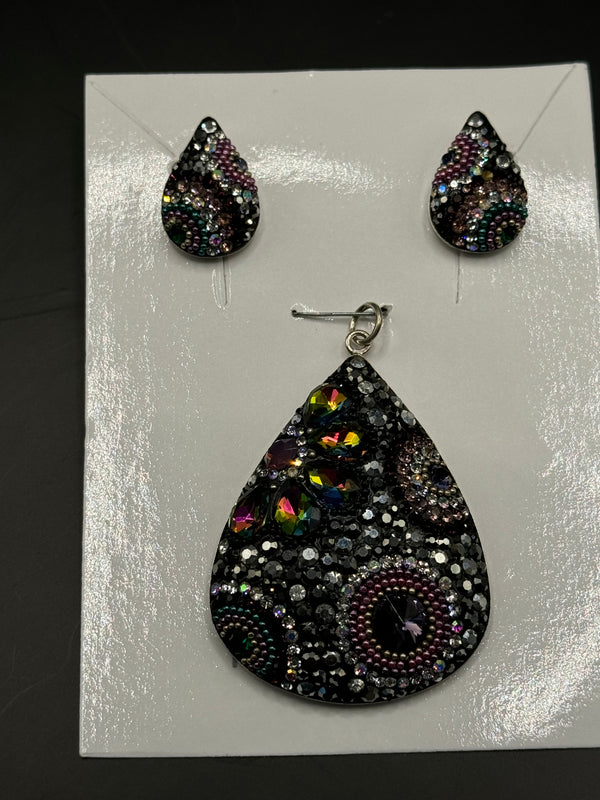 Crystal Facets Pendant & Earrings